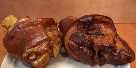 Svinjska kolenica hladna, toplo dimljena: recepti za dimljenje u pušnici, u pećnici